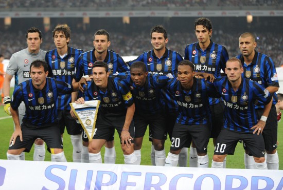 曼联主帅承受巨大压力（曼联主帅面临沉重压力）