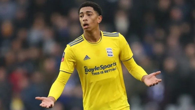 记者：本届世界杯将有半场球员和教练采访，赛前两天开发布会（记者透露：本届世界杯将引入半场球员、教练采访，赛前两日举行发布会）