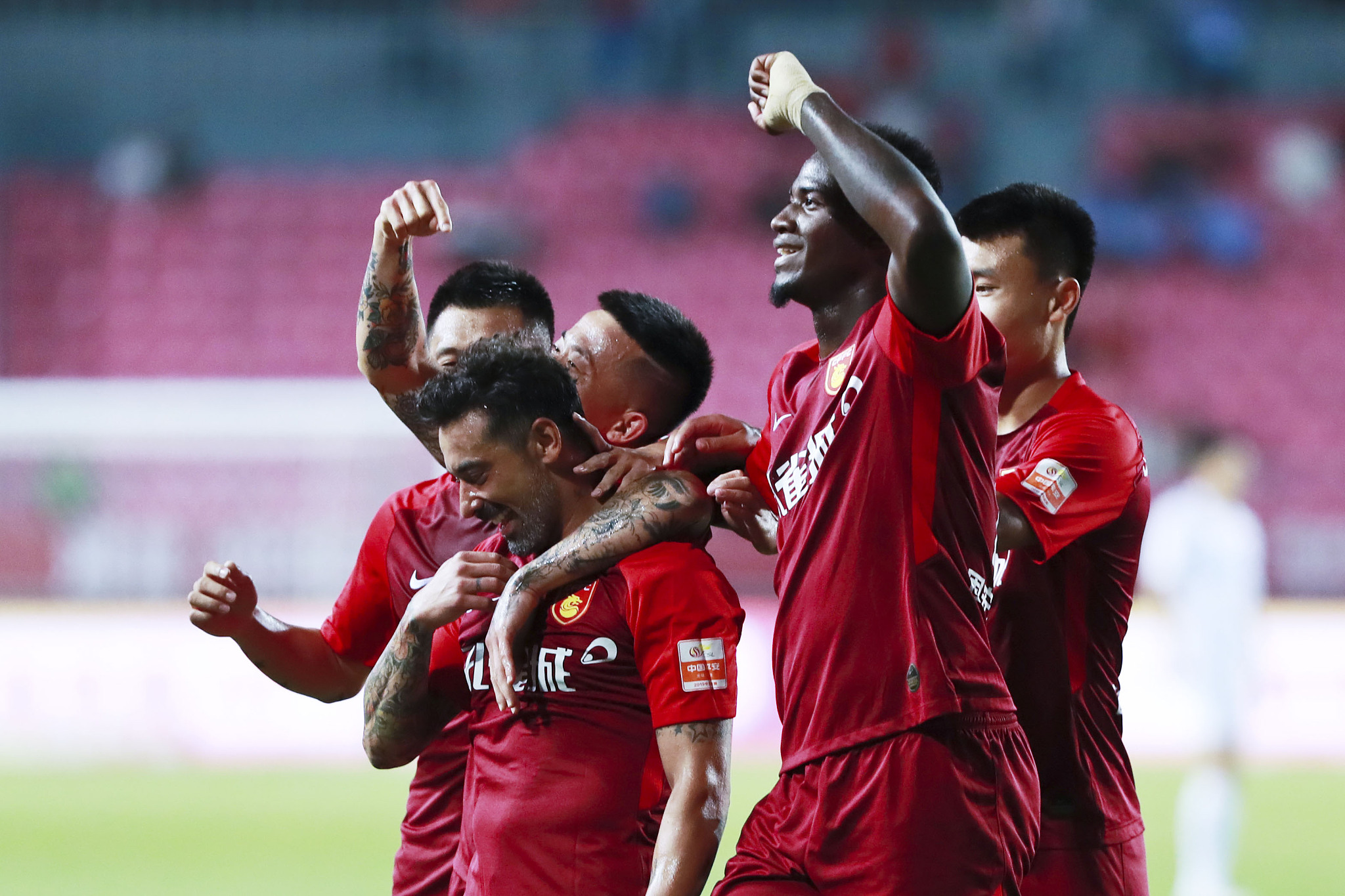 旺达：我和伊卡尔迪恋爱之后，第一时间就坦白告诉了洛佩斯（旺达称与伊卡尔迪相恋后已第一时间告知洛佩斯）