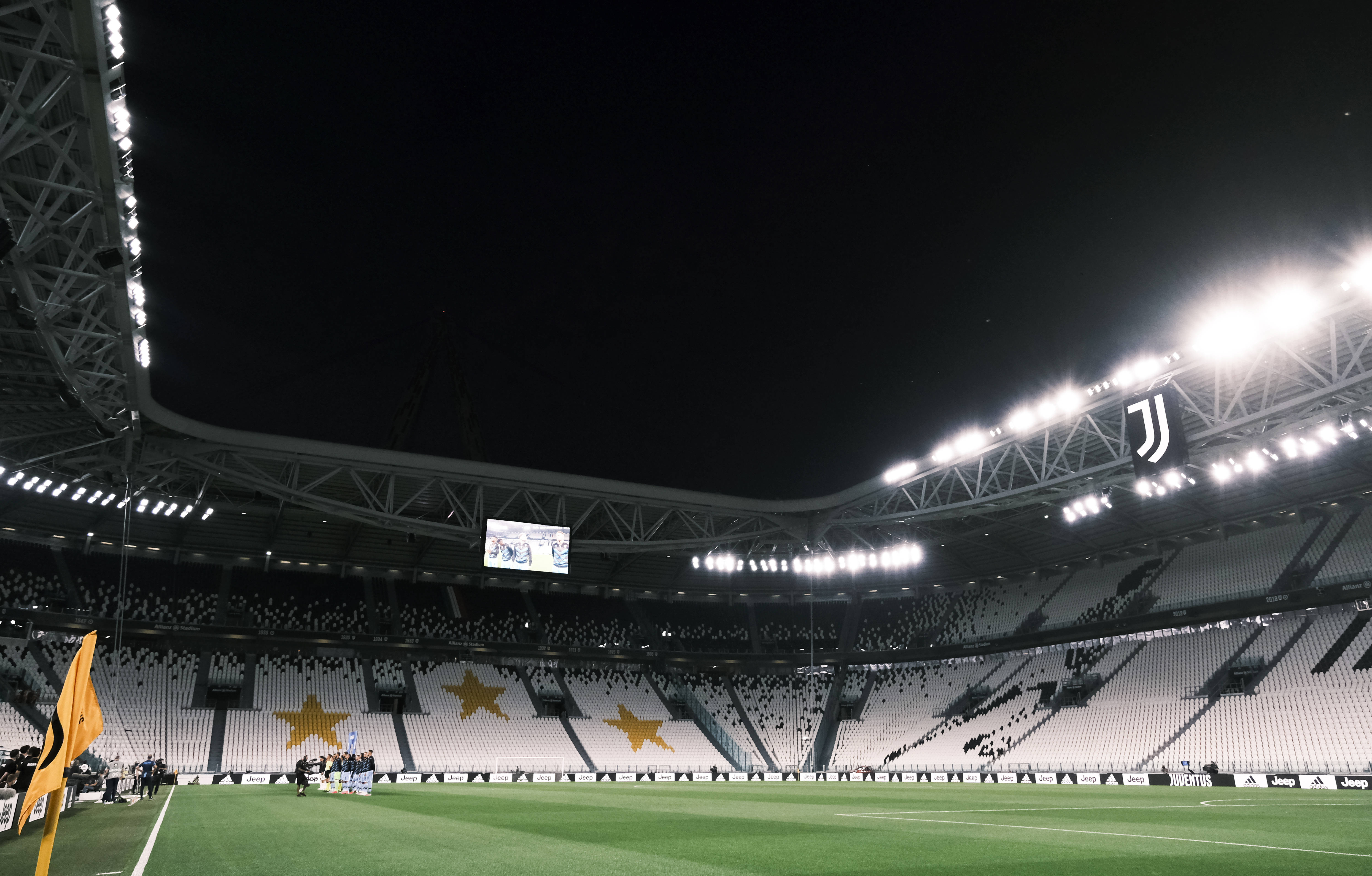 2进2出，再见利物浦！曝英超名帅空降，欧冠功勋离队（双进双出，利物浦迎别离！英超名帅或空降执掌，欧冠功勋将告别）