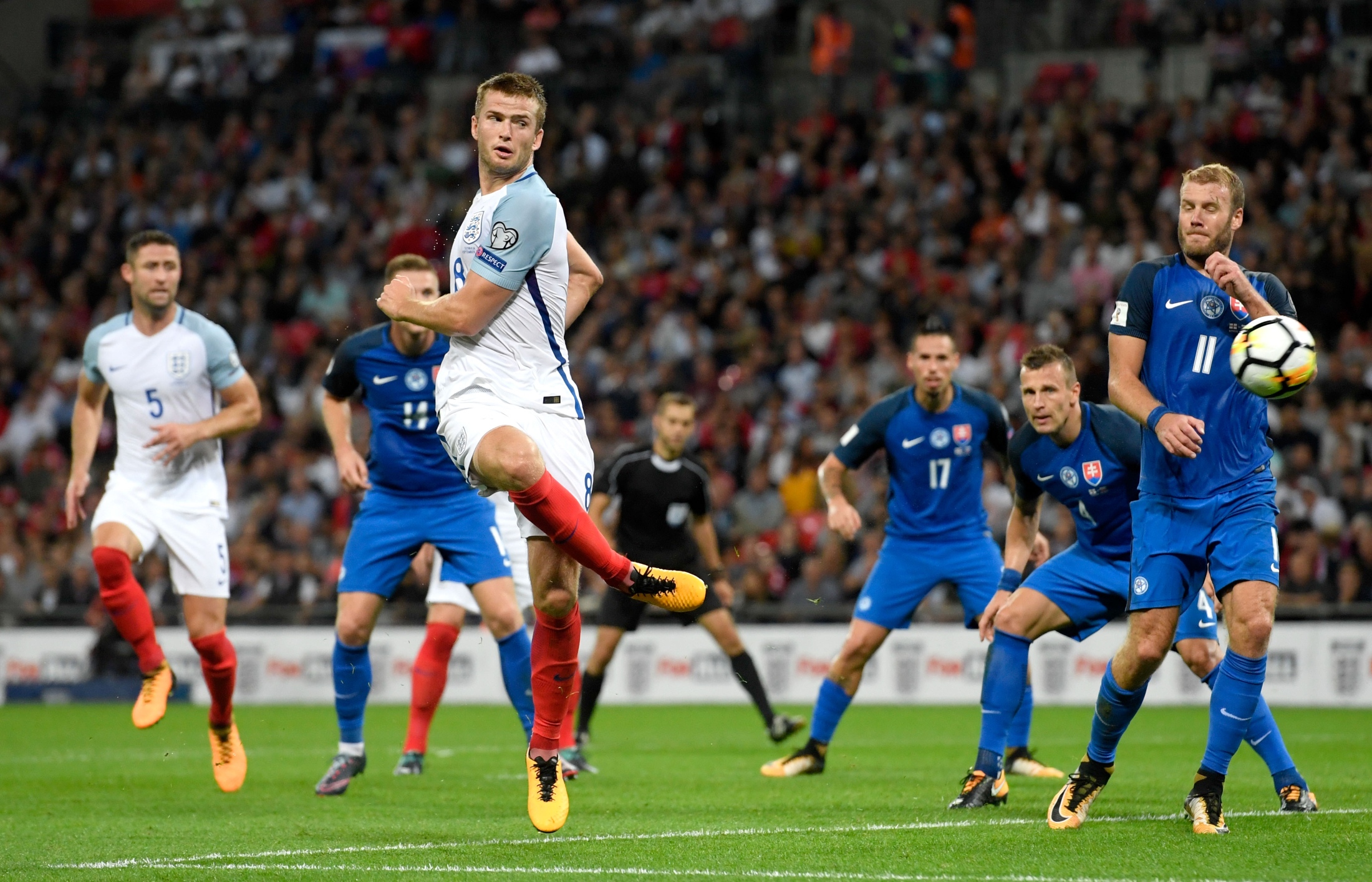 卡佩罗：伊尔迪兹需要自由空间，进攻时应该让他随性一些（卡佩罗：伊尔迪兹需要更多自由度，进攻端应放手让他发挥）