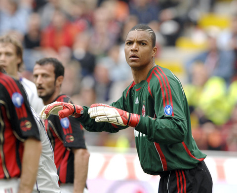 埃迪·豪：球队没有足够球员进行轮换，欧冠目标是晋级淘汰赛（埃迪·豪：阵容深度不足难以轮换，欧冠目标锁定淘汰赛席位）