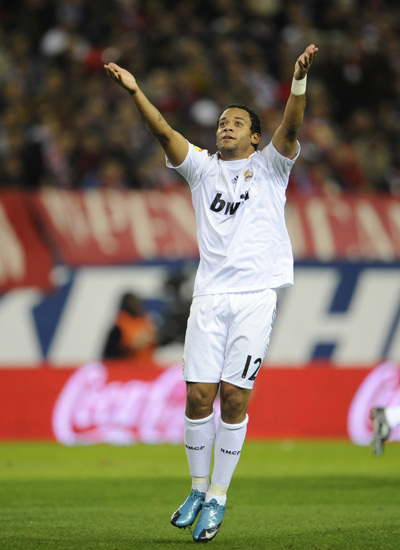 状态不错！4号秀克尼佩尔半场9中7轰18分