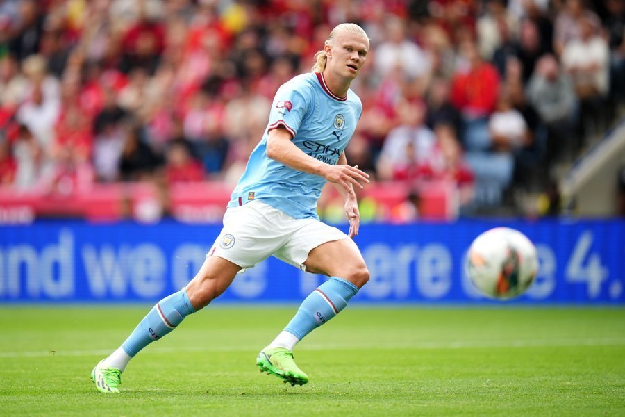 恩里克：开球出边线是学里昂；执教塞尔塔时开始从看台看比赛（路易斯·恩里克：开场将球踢出界是向里昂学习；执教塞尔塔时就开始在看台观战）